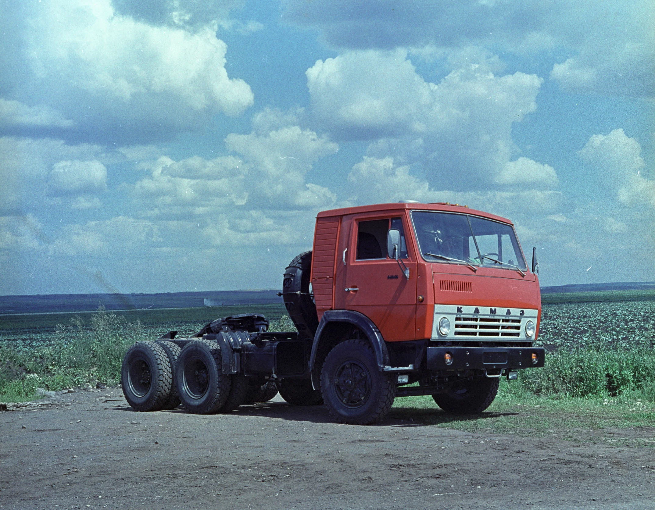 Камаз старый. КАМАЗ 5410 седельный тягач. КАМАЗ 5410 грузовой седельный тягач. КАМАЗ 5320 седельный тягач. КАМАЗ 5410 1976.